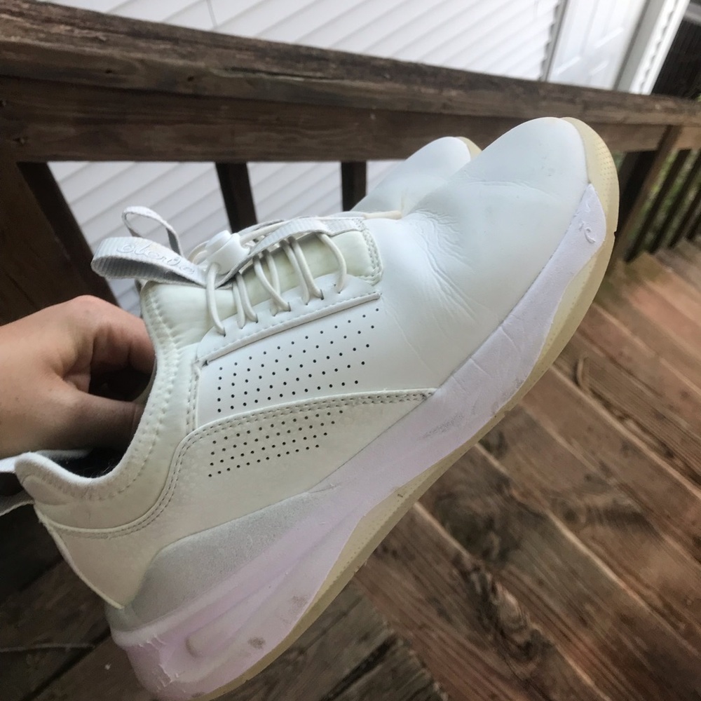 CLOVES NURSING SNEAKERS SZ 7